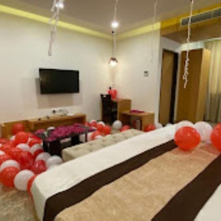 Hotel Aditya Residency Бопал Екстериор снимка