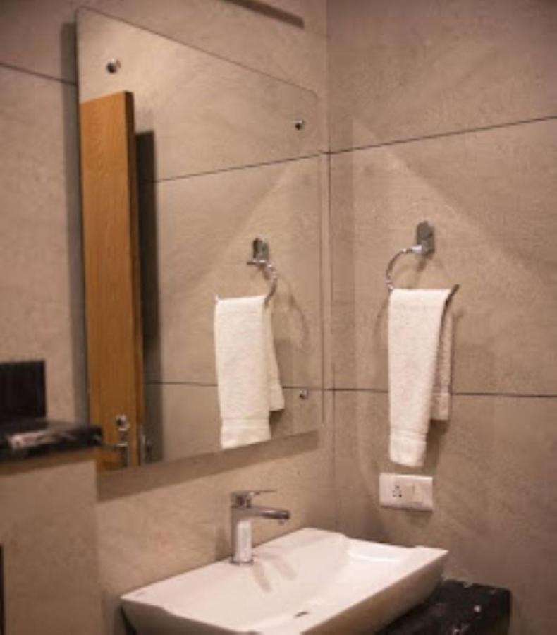 Hotel Aditya Residency Бопал Екстериор снимка