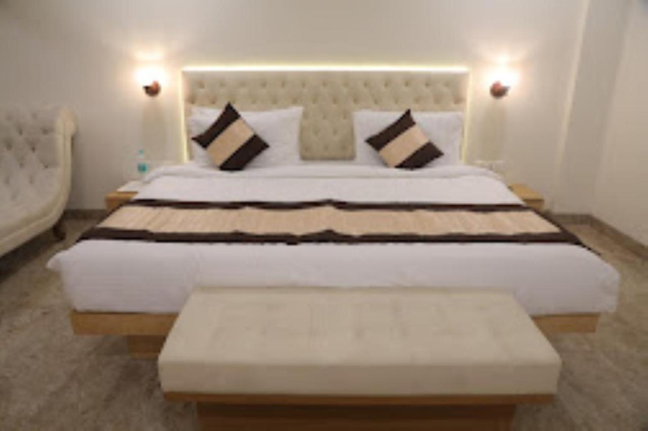 Hotel Aditya Residency Бопал Екстериор снимка
